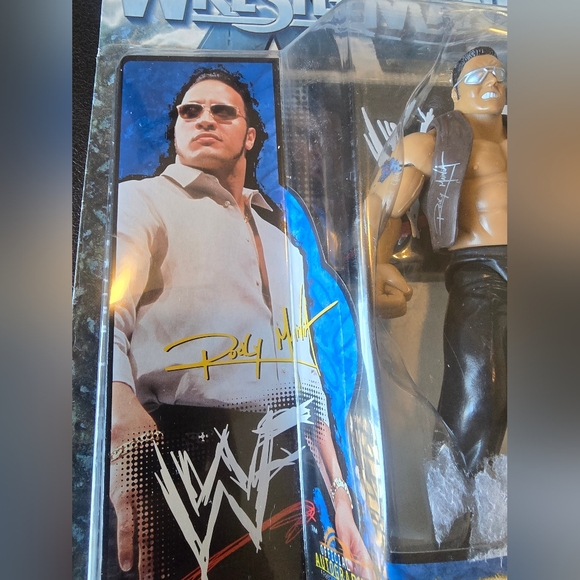 WWF Wrestlemania XV Rocky Maivia The Rock Signature Series 3 WWE Figure - Jakks - Picture 2 of 5